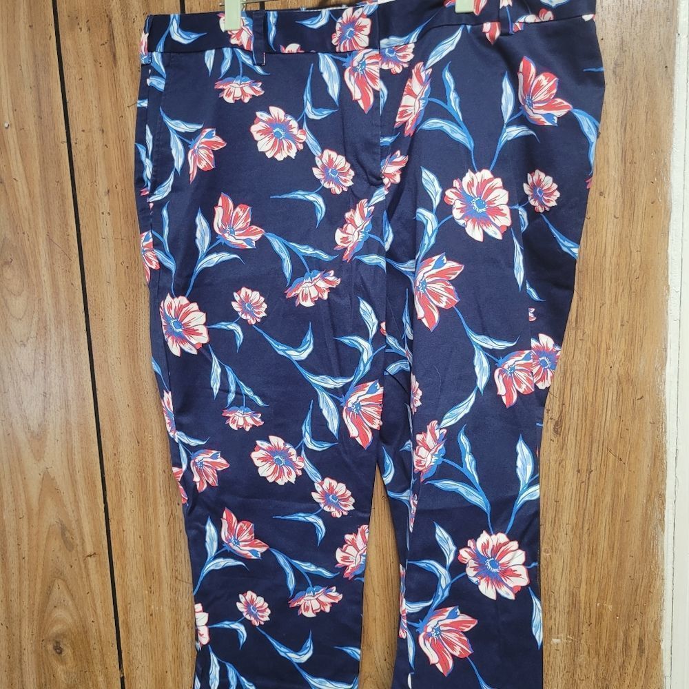 Brand New Floral Capris
